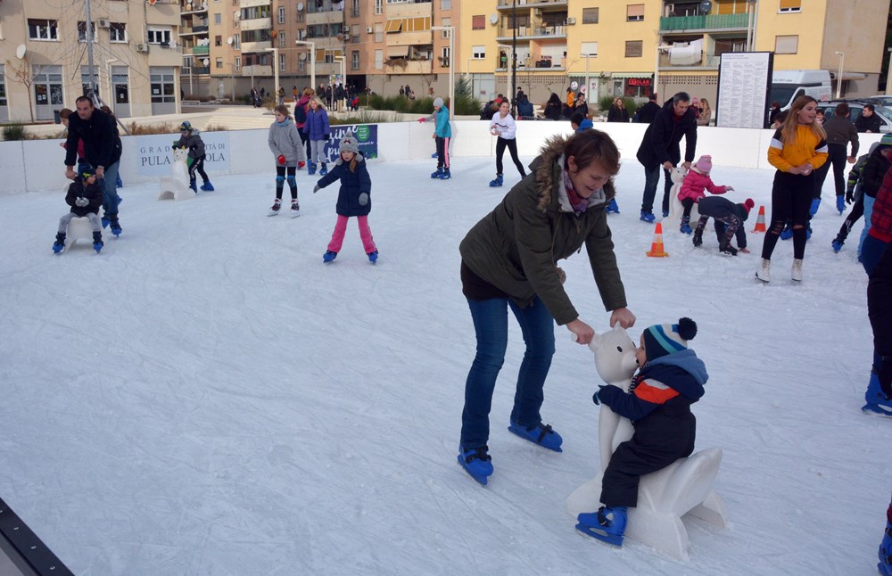 PULA, 31.12.2018. - ZADNJI DAN, TRZNICA VERUDA, DOCEK NOVE GODINE U PODNE, KLIZALISTESnimio Neven LAZAREVIC